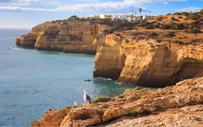 Investir no Algarve - Grutas de Benagil