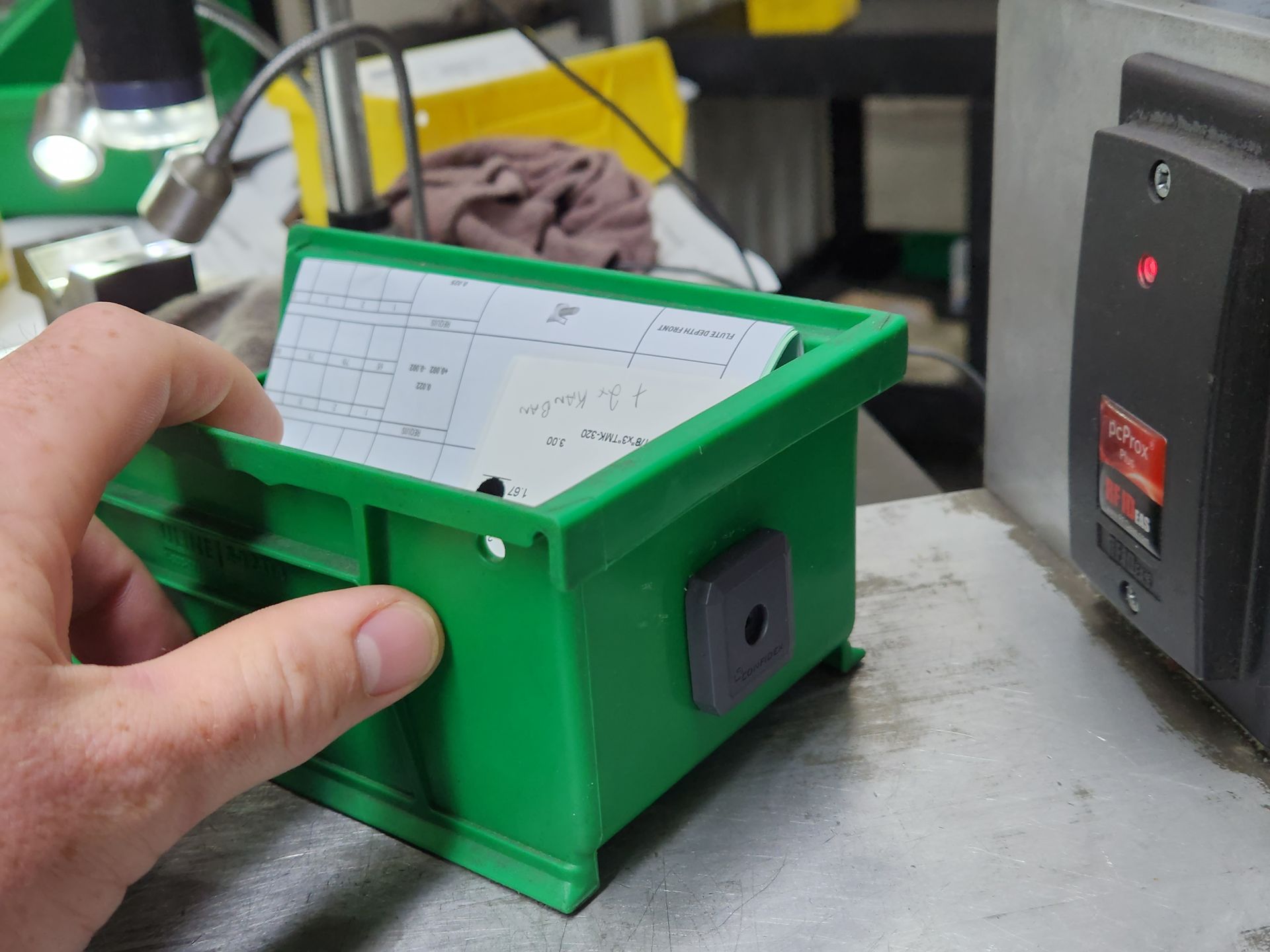 Bac avec étiquette RFID