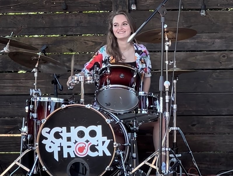 image of a customer service representative working in a digital interface environment [digital project]