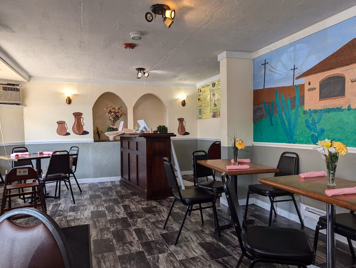 Tacos de Guerrero restaurant inside vibe 