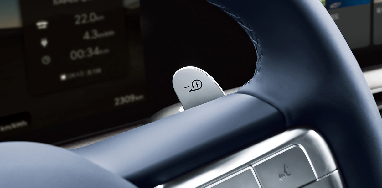 Energy recovery gear lever on steering wheel