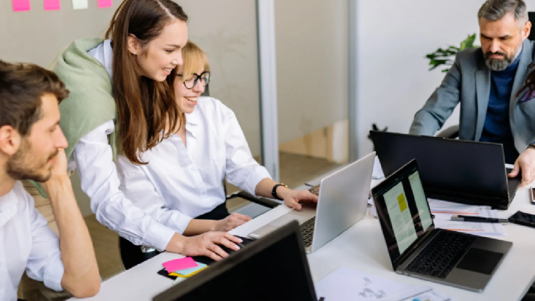 Summer Hiring Misclassification Risks for Texas SMBs