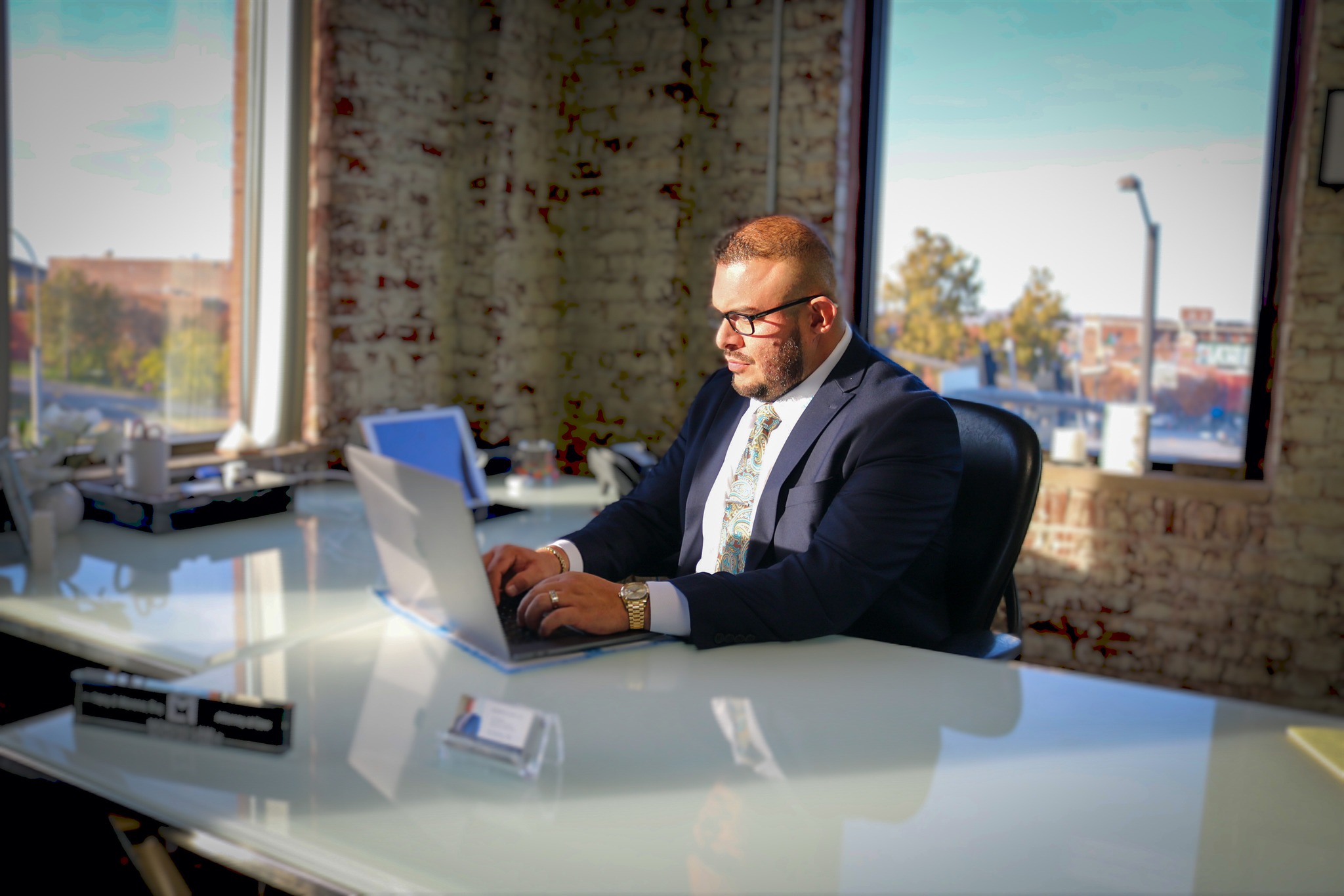 anthony-moreno-working-on-laptop-kansas-city-lawyer-family-law-personal-injury-attorney