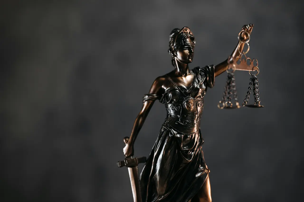 themis-sculpture-with-libra-kansas-city-lawyer-family-law-personal-injury-attorney