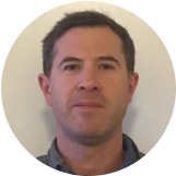 A man with a gray shirt and blue collar. - Forme Images