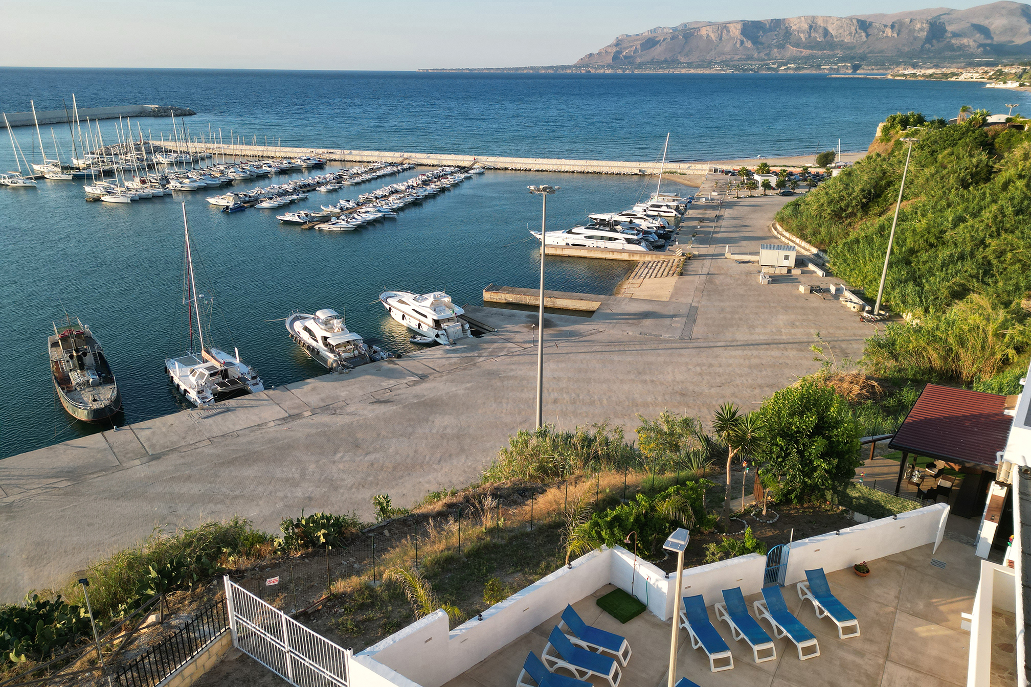 image of a school campus (for a edtech)