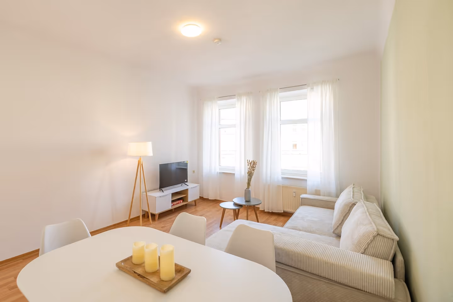 LeHa Stays - Gorki Strasse 129 3.OG - Wohnzimmer