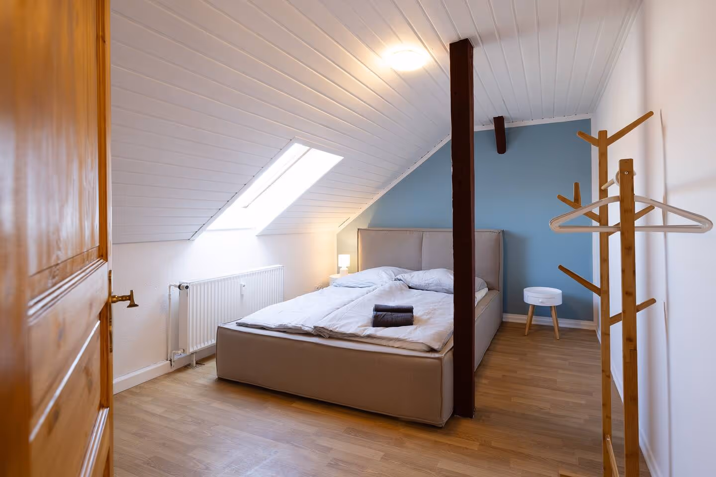 LeHa Stays - Gorki Strasse 129 - DG links - Schlafzimmer