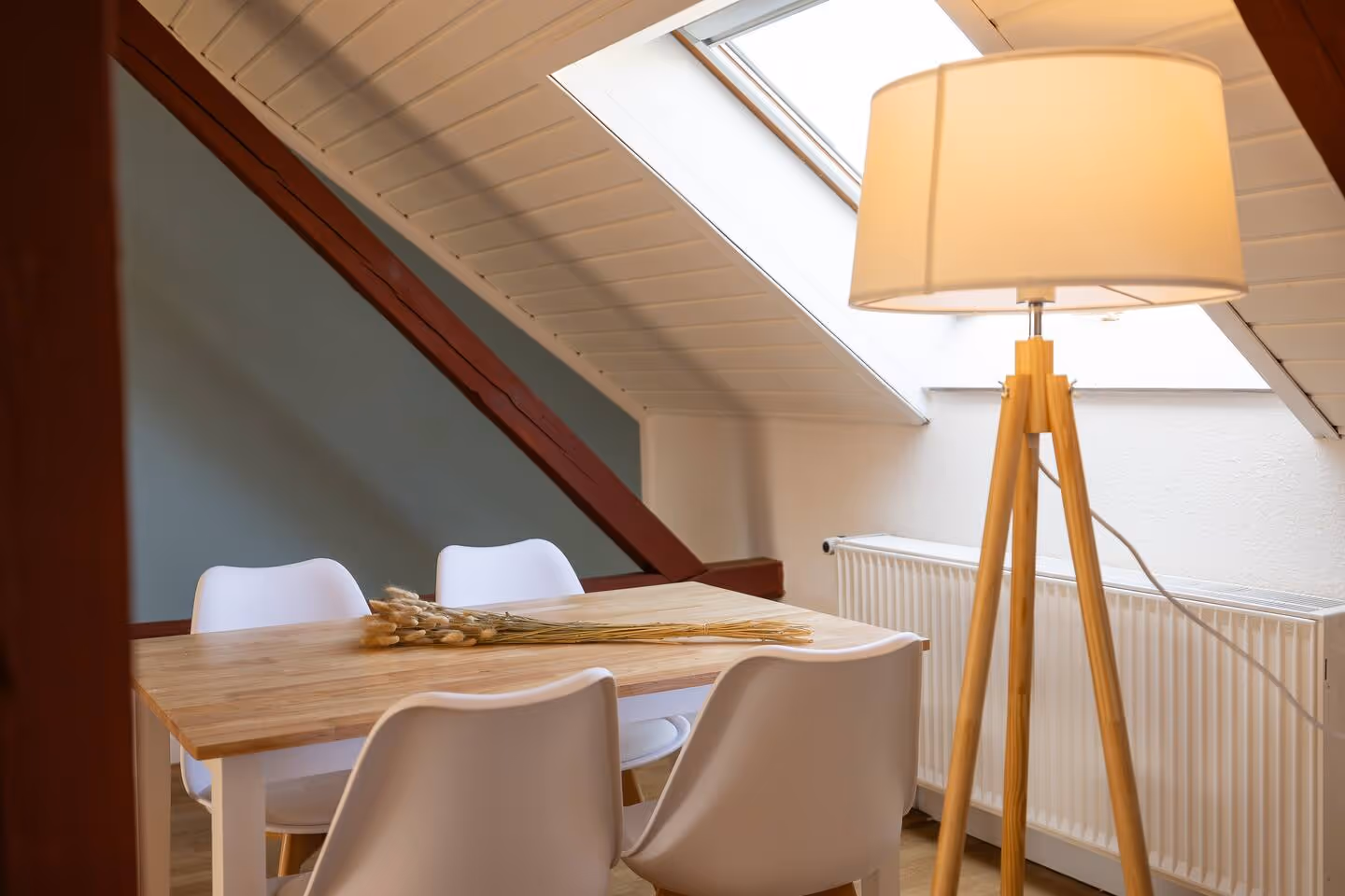 LeHa Stays - Gorki Strasse 129 - DG links - Essbereich