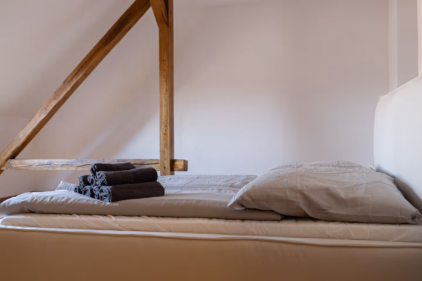 LeHa Stays - Gorki Strasse 129 - DG rechts - Schlafzimmer