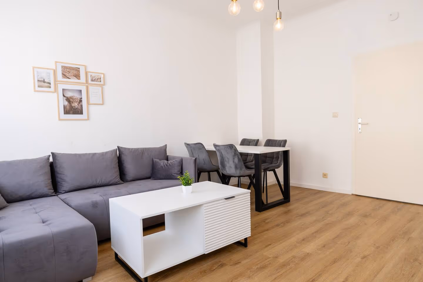 LeHa Stays - Leipziger Strasse 85 - 2.OG - Wohnzimmer