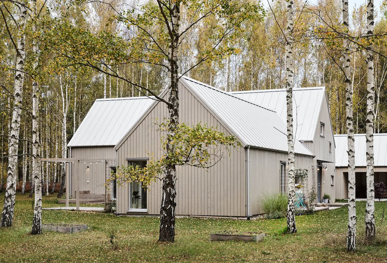 Arvesund house model Klövsjö, a modern wooden home with clean Scandinavian design