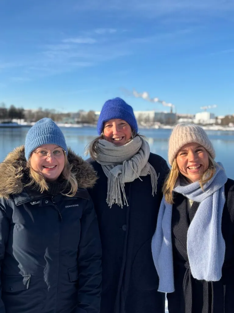 En bild på Stiftelsen Sedmigradskys ledare Heidi, Nora och Hanna.