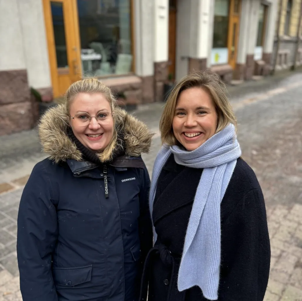 En bild på Heidi och Hanna