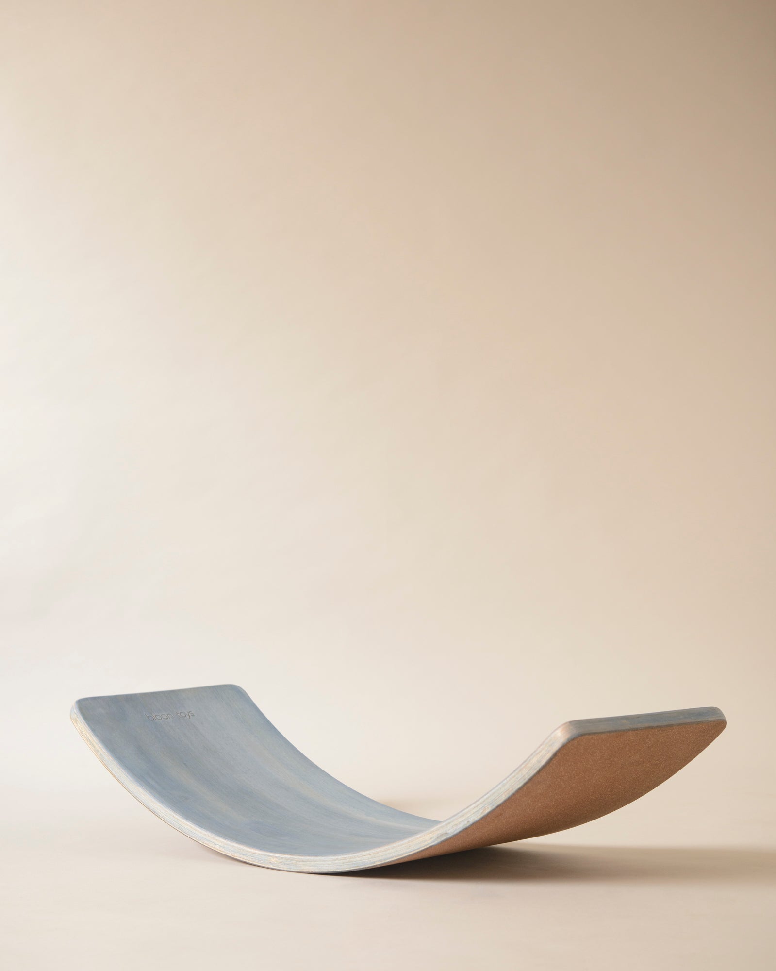 Curvy board 2.0 (Cork-Lined Balance Board in Light Indigo)