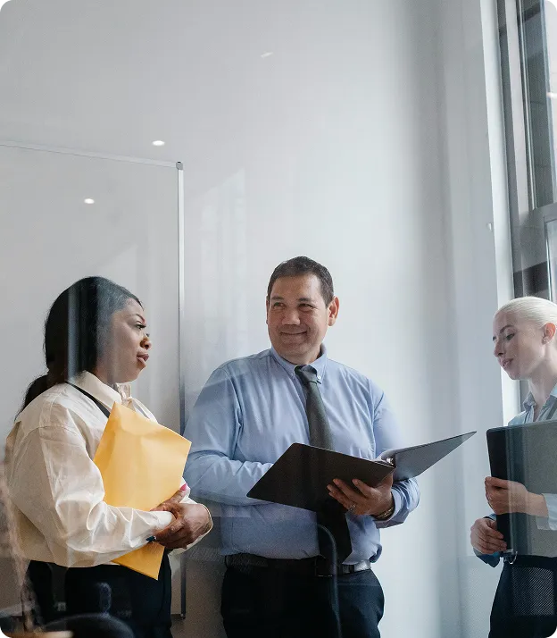 3 people having a conversation