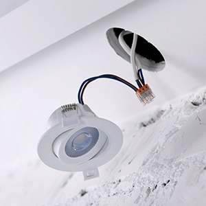 Montage und Erneuerung von LED-Beleuchtungen für Privat und Gewerbe durch die Fa. Tichai GmbH aus Bünde.