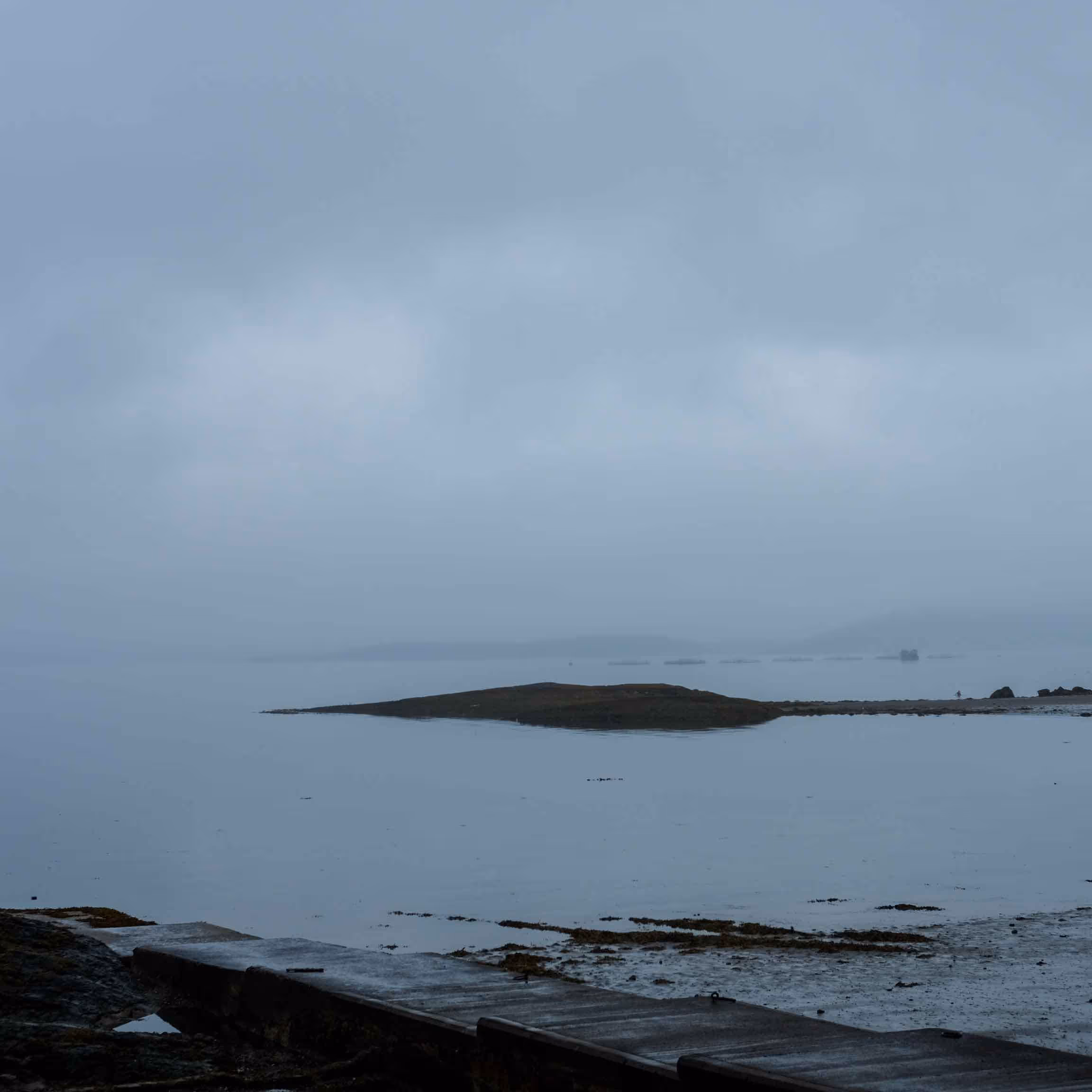 A photo looking out to sea on a misty day on Oban beach