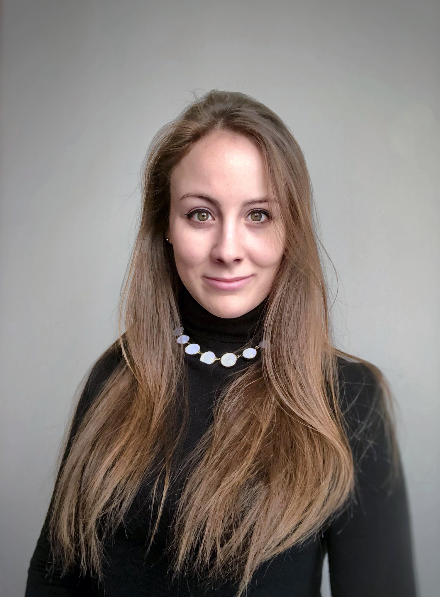 Carly Simenauer headshot