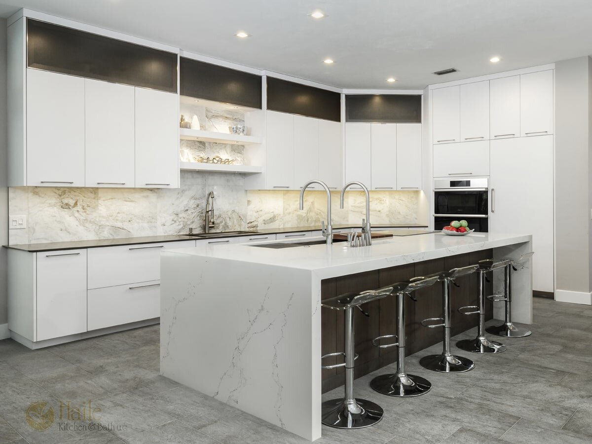 image of vibrant dining space (for a mexican restaurant)