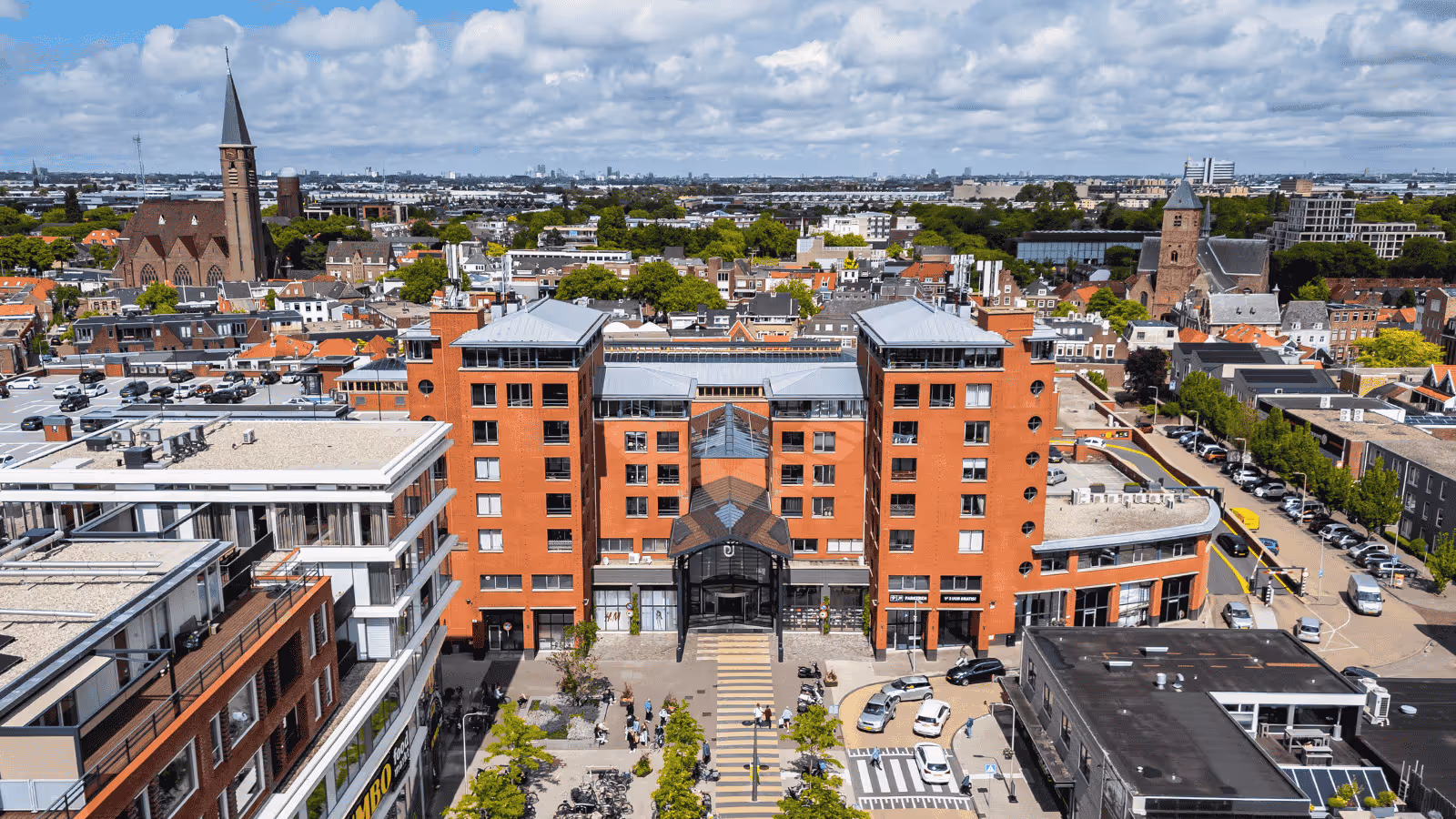 Van Haren en Bijou Brigitte openen deuren in winkelcentrum de Tuinen