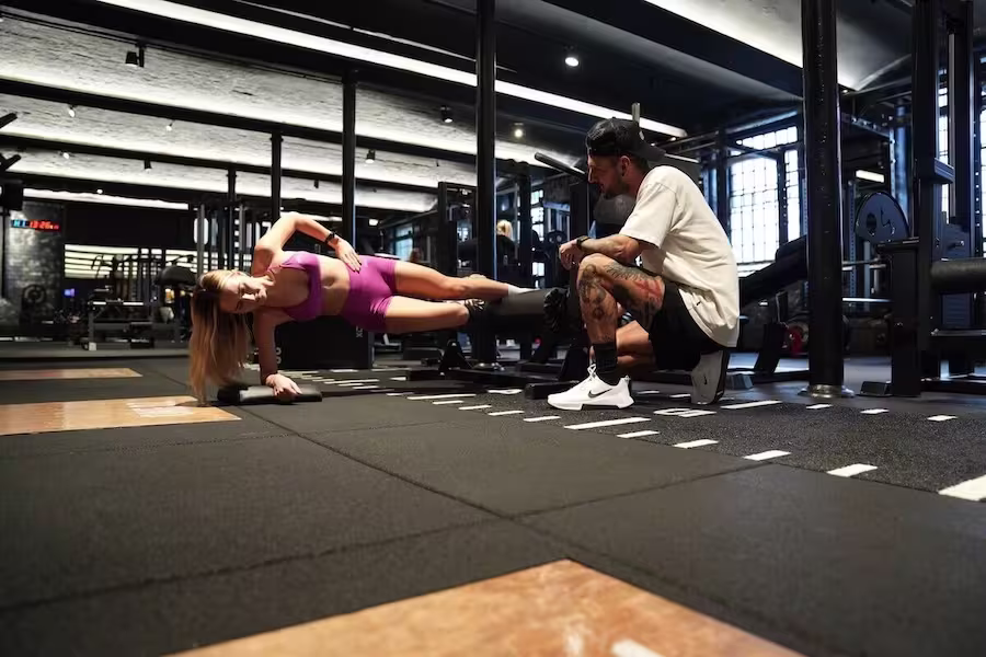 Glute activation side plank with leg band during PT coaching at ONE|DZ Gym Derby