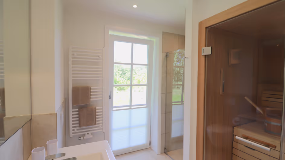 Ferienhaus Amrum Nebel - Westside - Badezimmer mit Sauna im Erdgeschoss