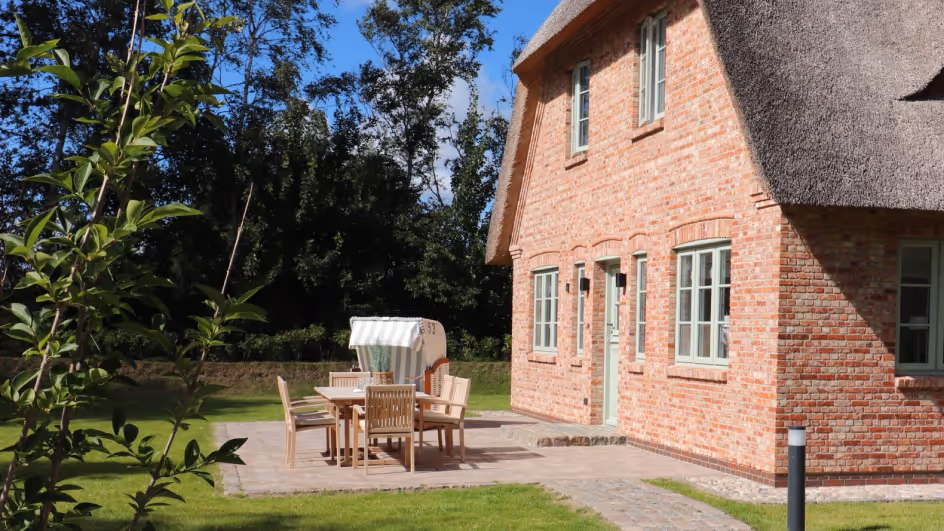 Ferienhaus Amrum Nebel - Westside - Terrasse mit Strandkorb