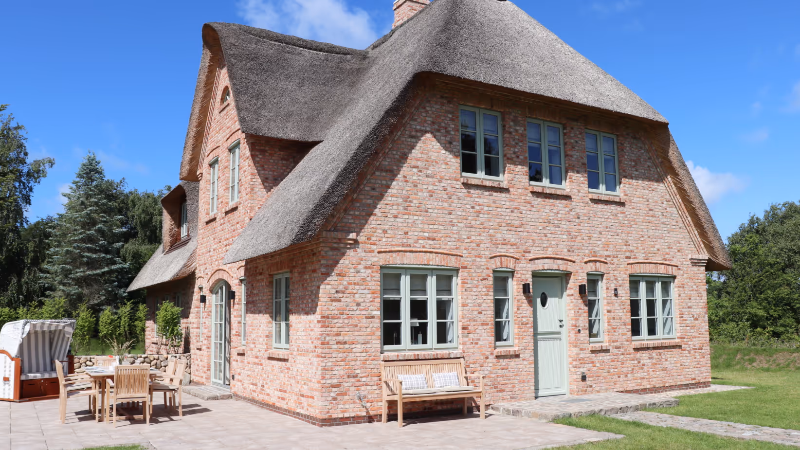 Ferienhaus Amrum Nebel - Eastside - Terrasse mit Strandkorb