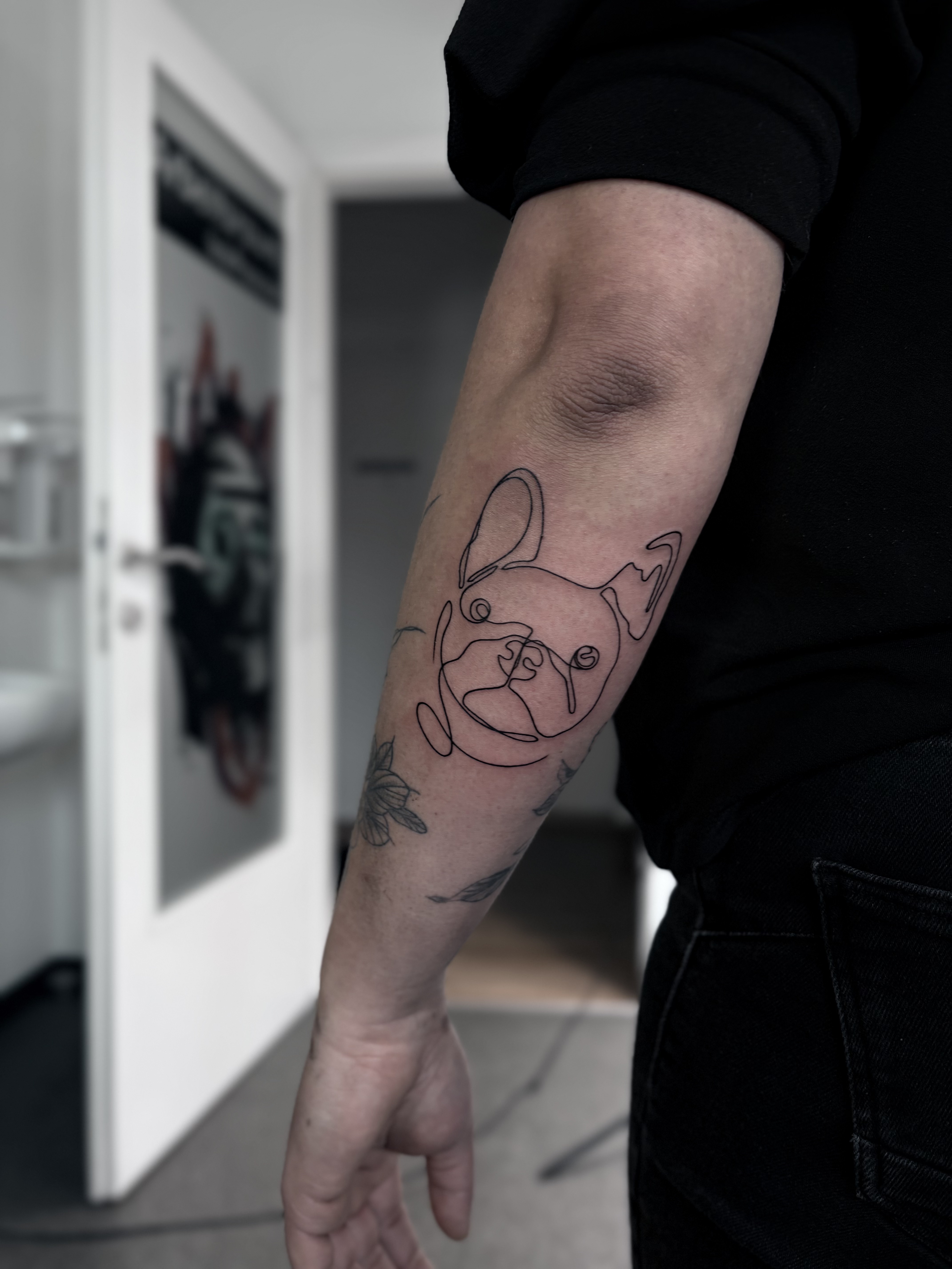 Inkpassion, Nahaufnahme eines abgeheilten Tattoos auf dem Unterarm, hinten