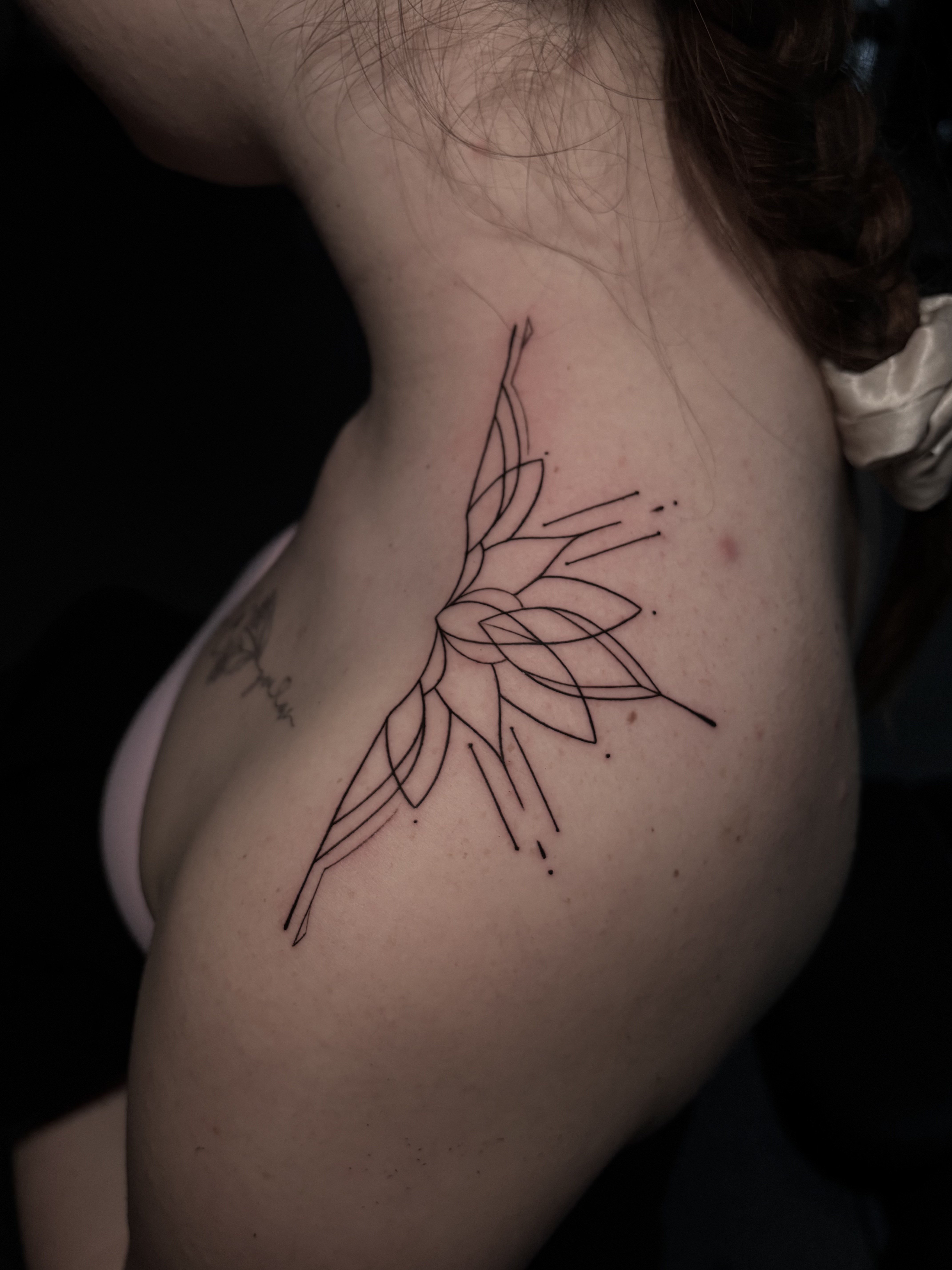 Inkpassion, Nahaufnahme eines abgeheilten Tattoos auf der Schulter