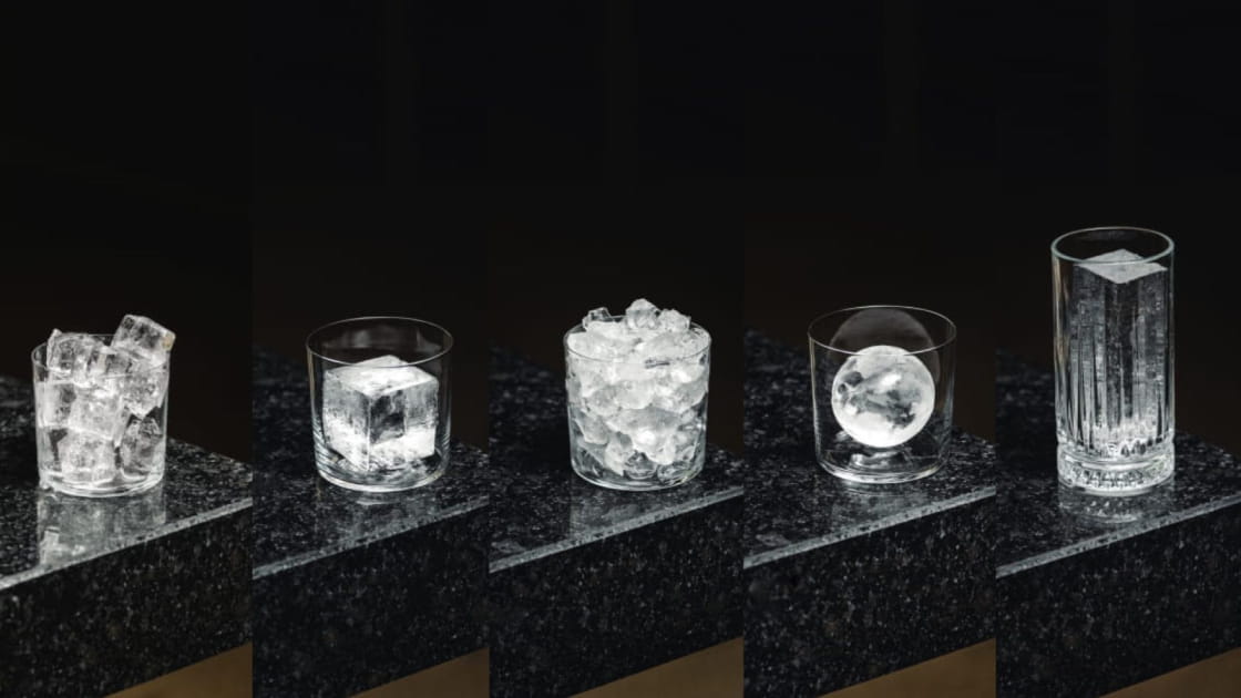 Cocktail servit cu gheață clară Ice Lab