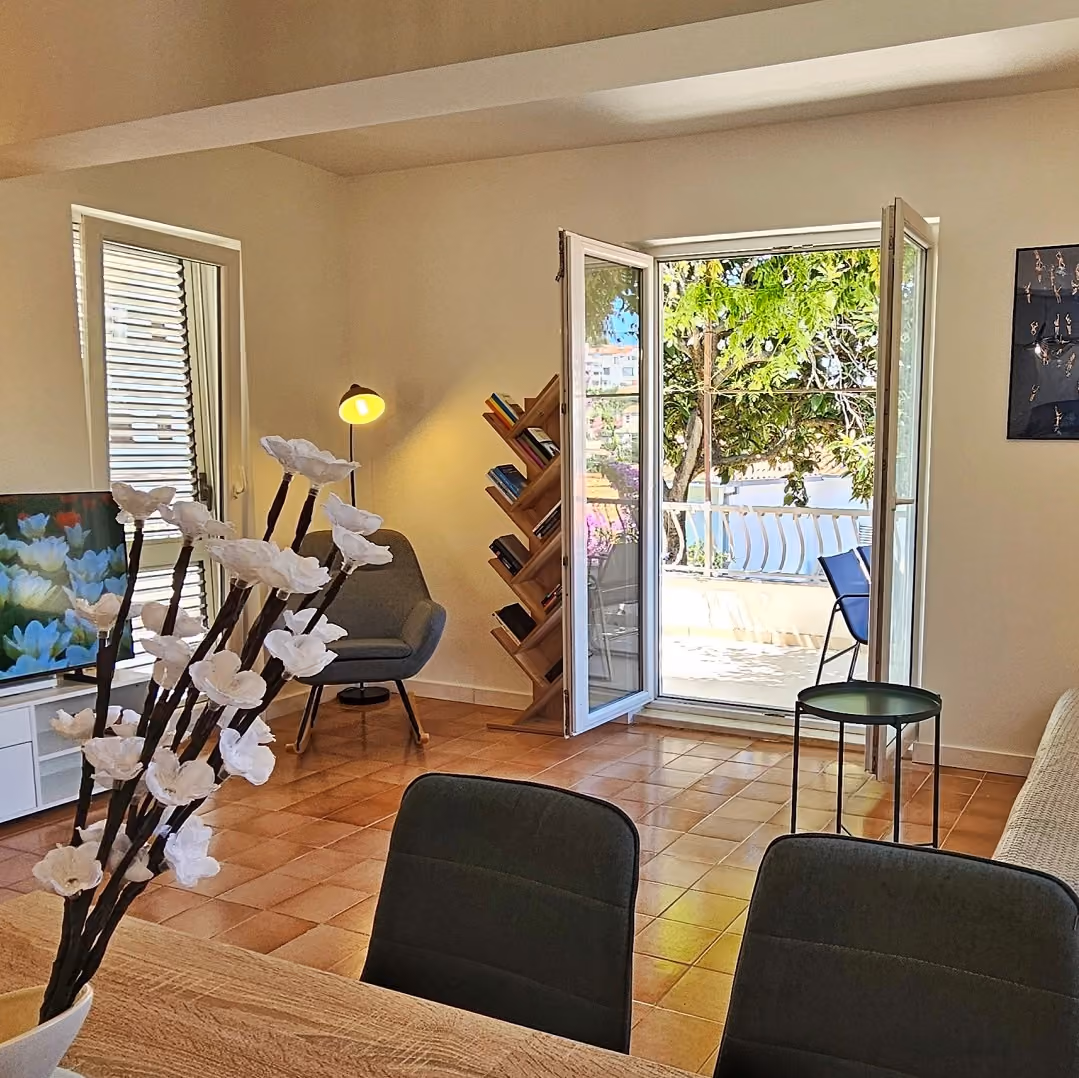 Villa Perla bright living room with terrace access and views of Mediterranean greenery in Okrug Gornji near Trogir