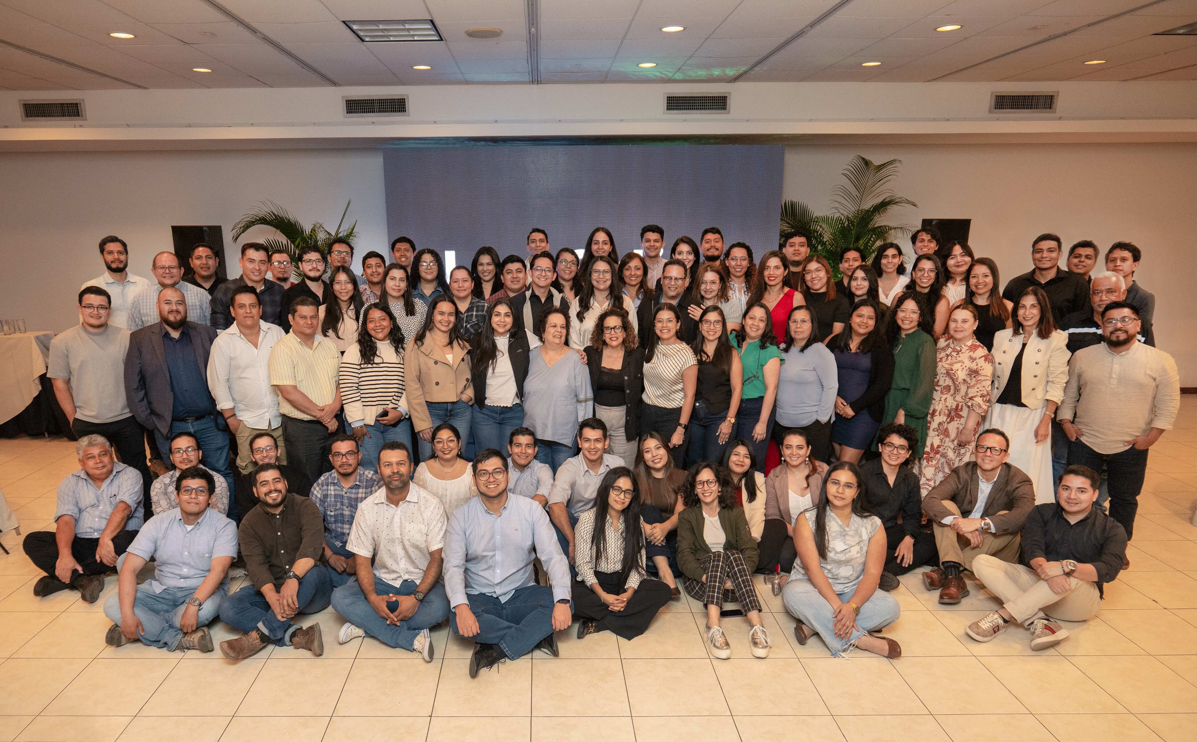 Equipo completo de LeonSol Arquitectos Consultores