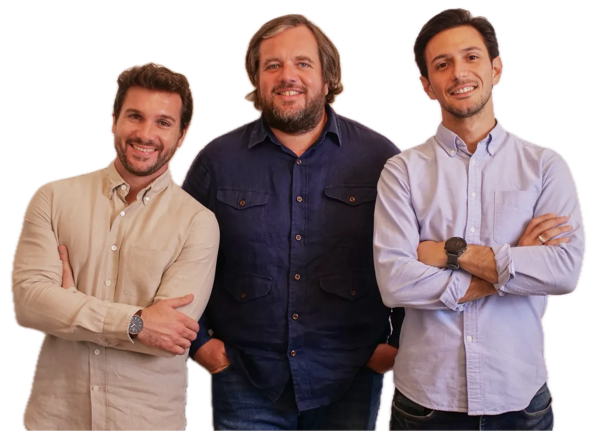 Mario Manjon, Benjamin Gaignault et Cédric Peyronel, debout côte à côte et souriants