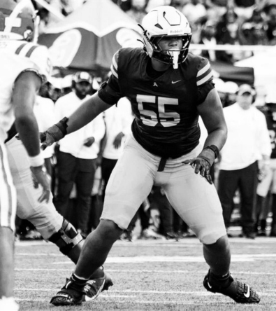 High-intensity football moment showing explosive athleticism – representing the next-level potential we help athletes unlock at Red Envelope.