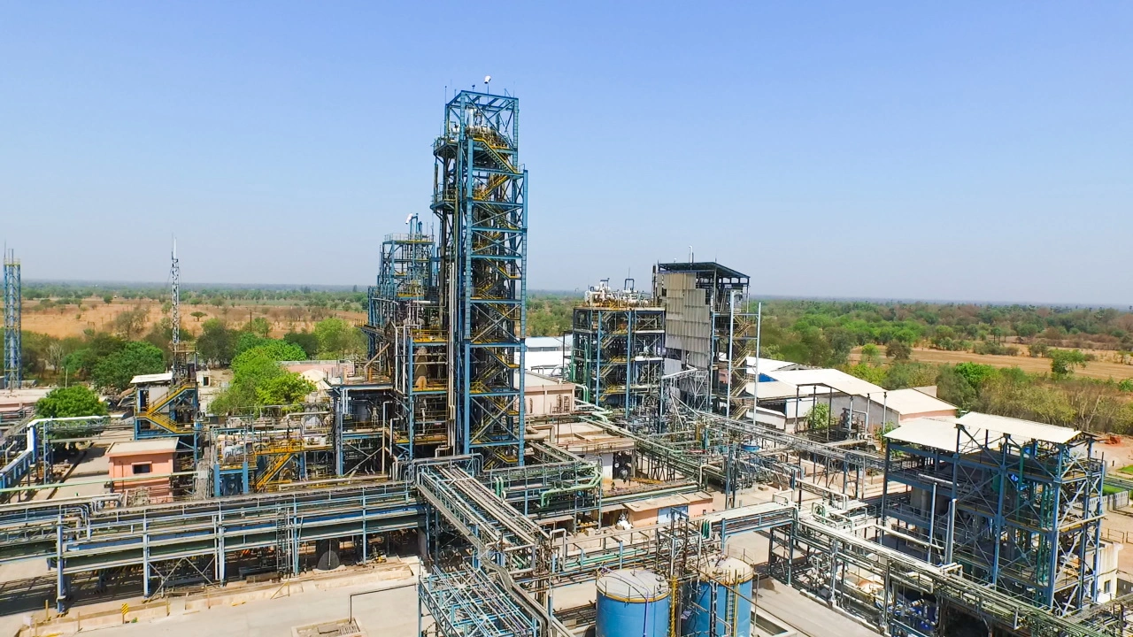 Corrosion-resistant PTFE-lined pumps for fluorochemical processing applications