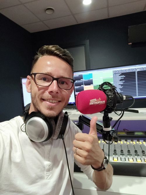 animateur et chroniquer radio pour contact fm ou radio lilloise