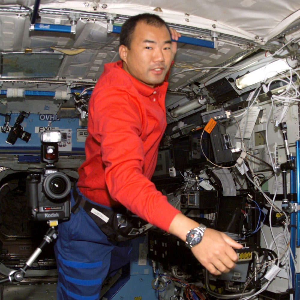 Soichi Noguchi using a Omega watch in space