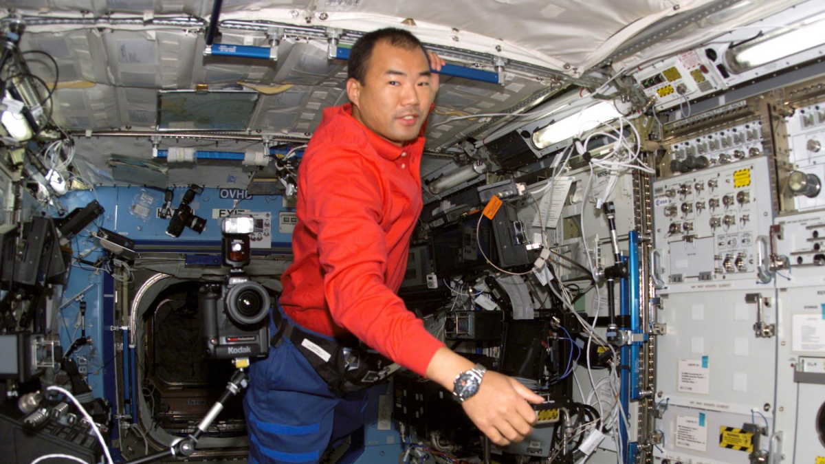 Soichi Noguchi using a Omega watch in space