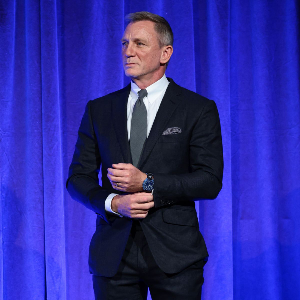 Daniel Craig wearing a Moonswatch watch