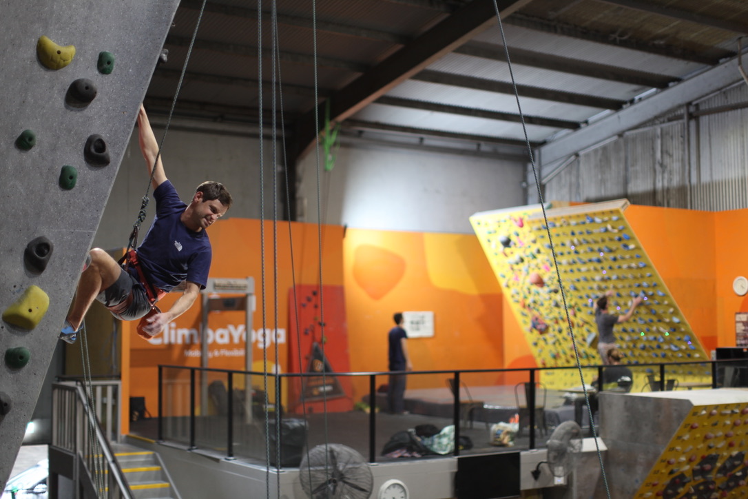 term-3-winter-climbing-routine-wollongong-hangdog