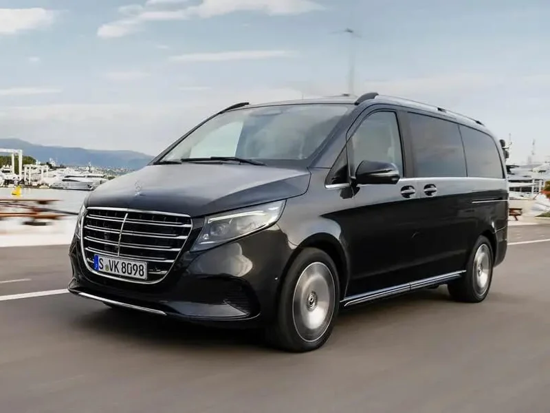 Mercedes Classe V, véhicule spacieux et raffiné idéal pour les transferts privés en groupe avec chauffeur à Cannes.
