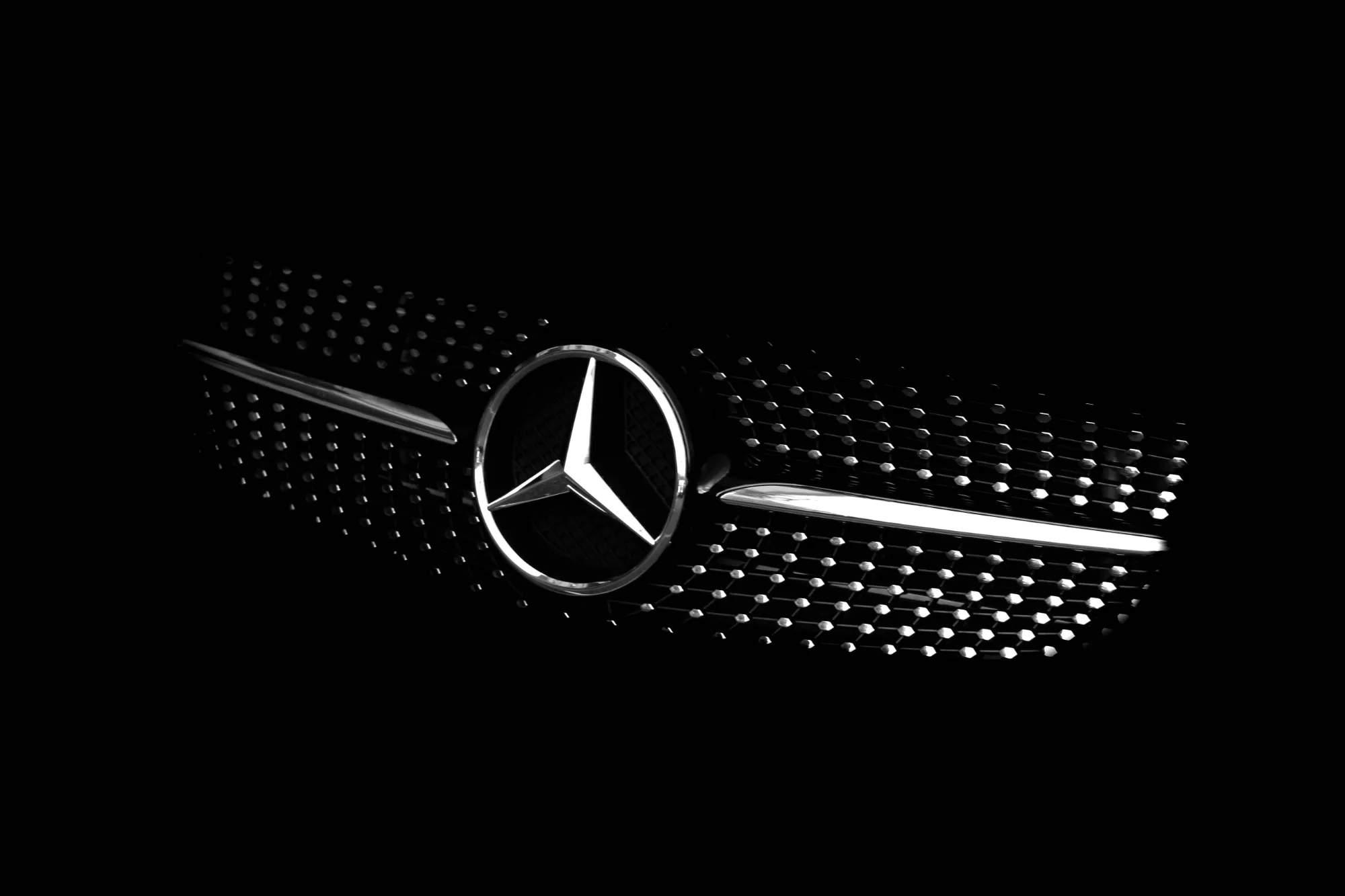 La calandre d'une Mercedes Classe E de la société Privilege Avenue