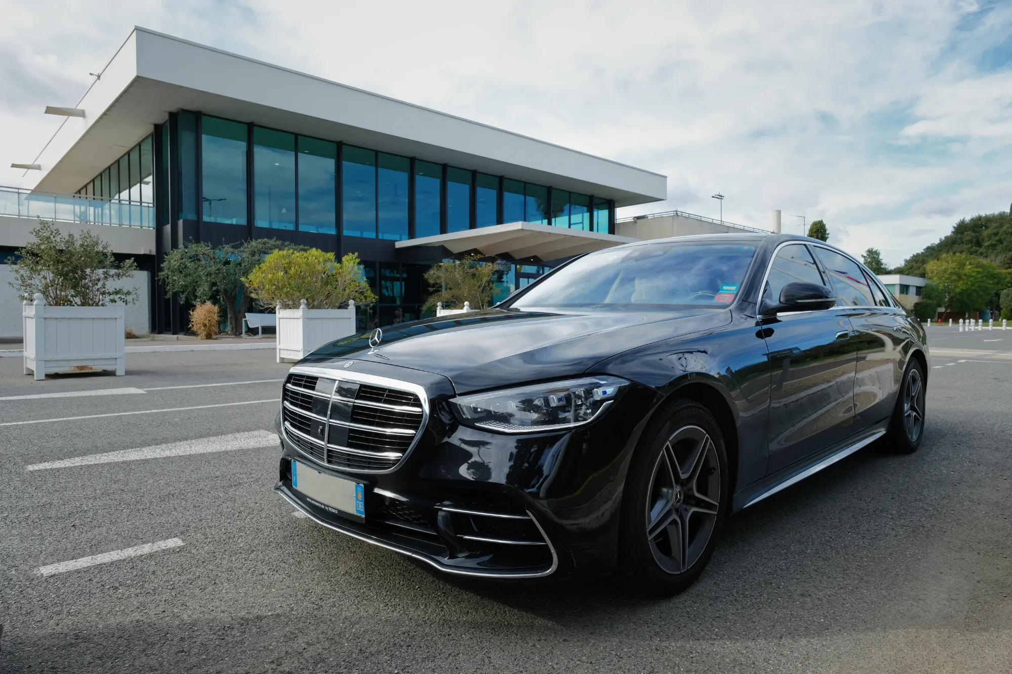 Mercedes Classe S noire, véhicule VTC de luxe à Cannes