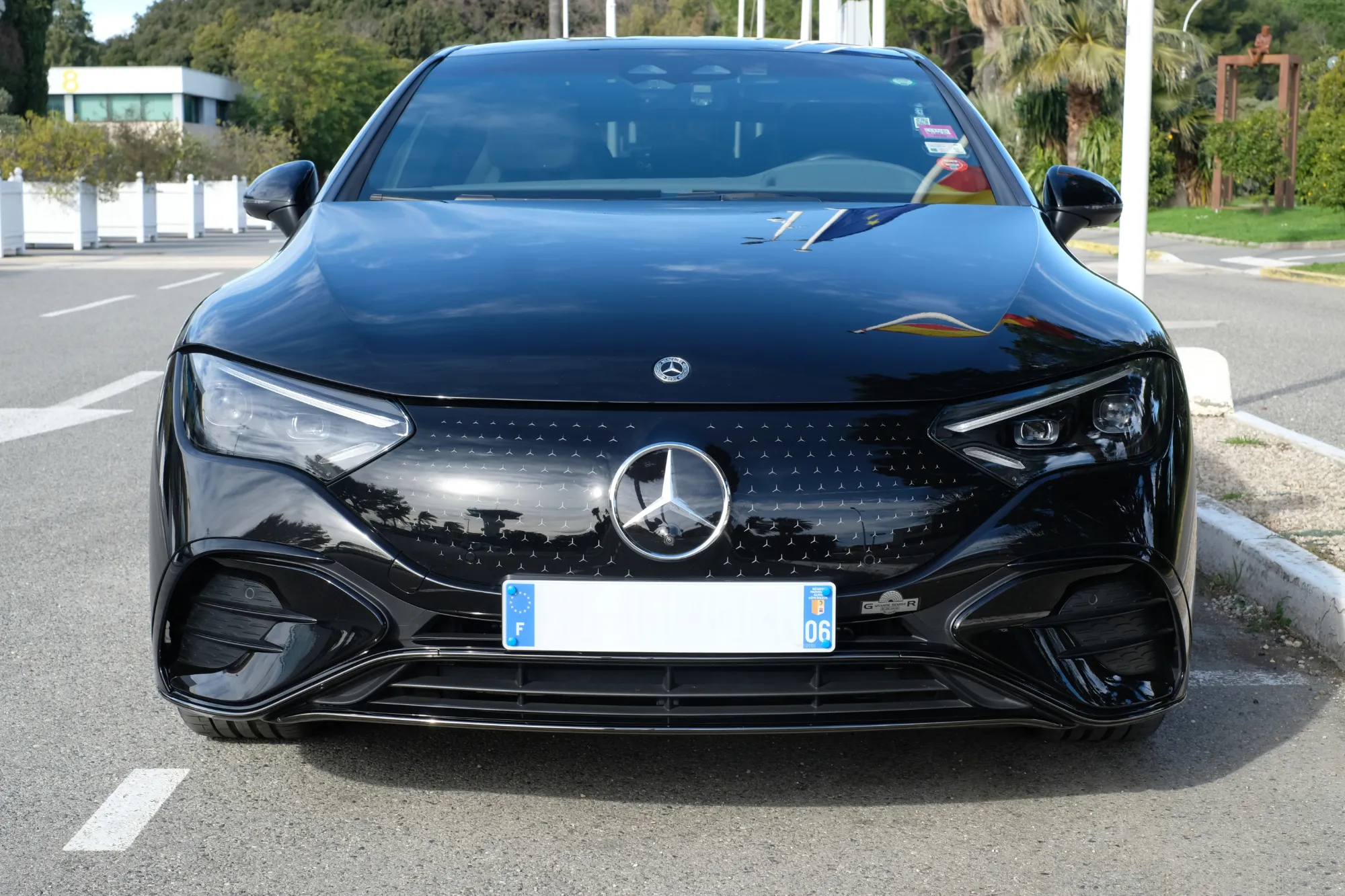 Mercedes EQE Privilege Avenue, véhicule VTC électrique haut de gamme à Cannes