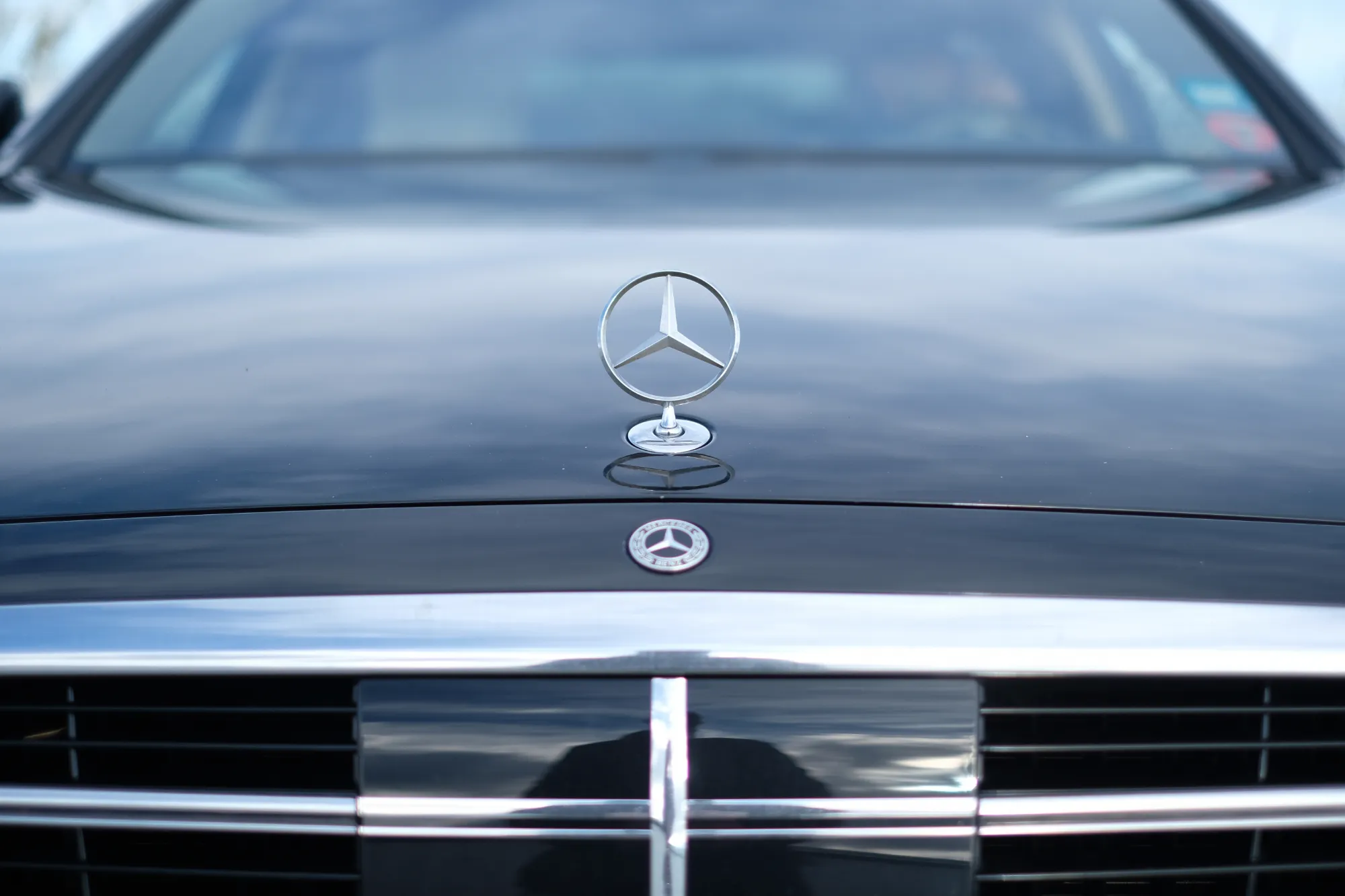 Calandre chromée Mercedes Classe S, véhicule VTC de luxe à Cannes