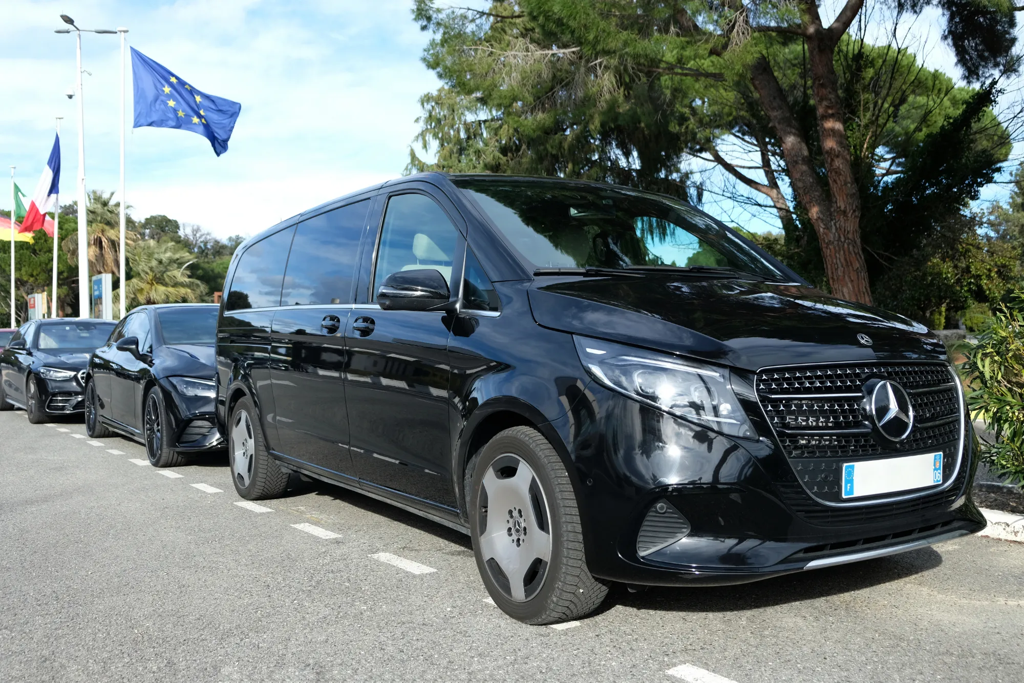 Mercedes Classe V, véhicule spacieux pour transport VTC premium à Cannes