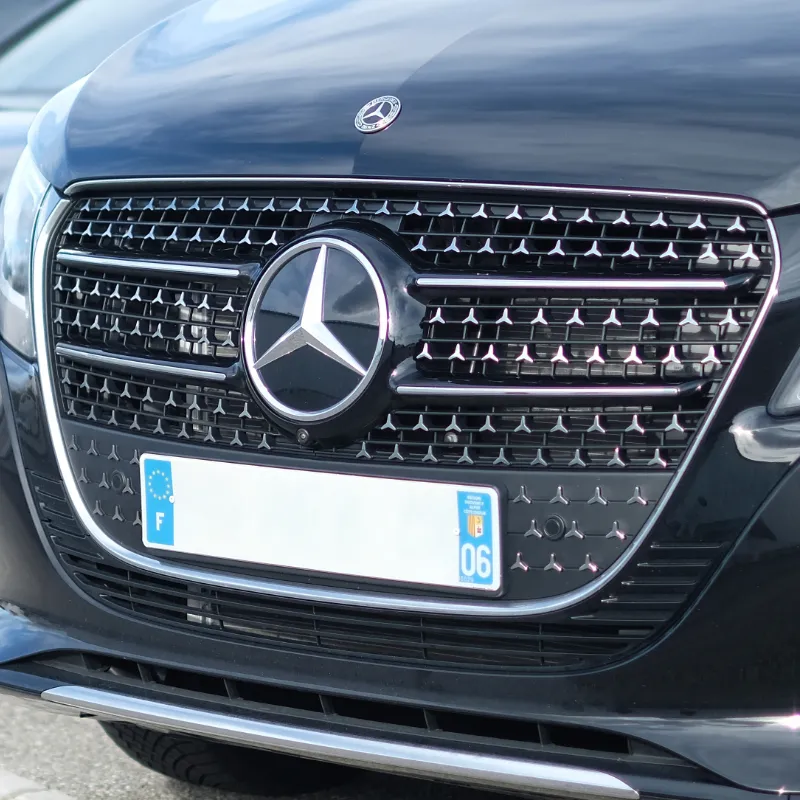 Calandre Mercedes Classe V, véhicule VTC premium à Cannes