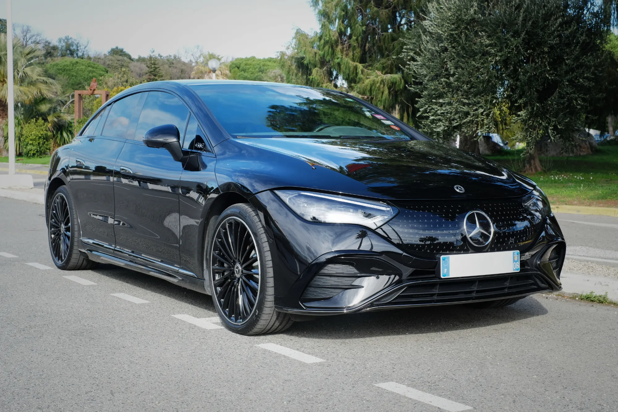 Mercedes EQE Privilege Avenue, véhicule VTC électrique haut de gamme à Cannes